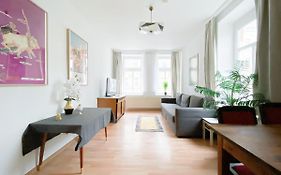 Stilvolle 2 Zimmer Wohnung Mit Kueche, Tv, Waschmaschine